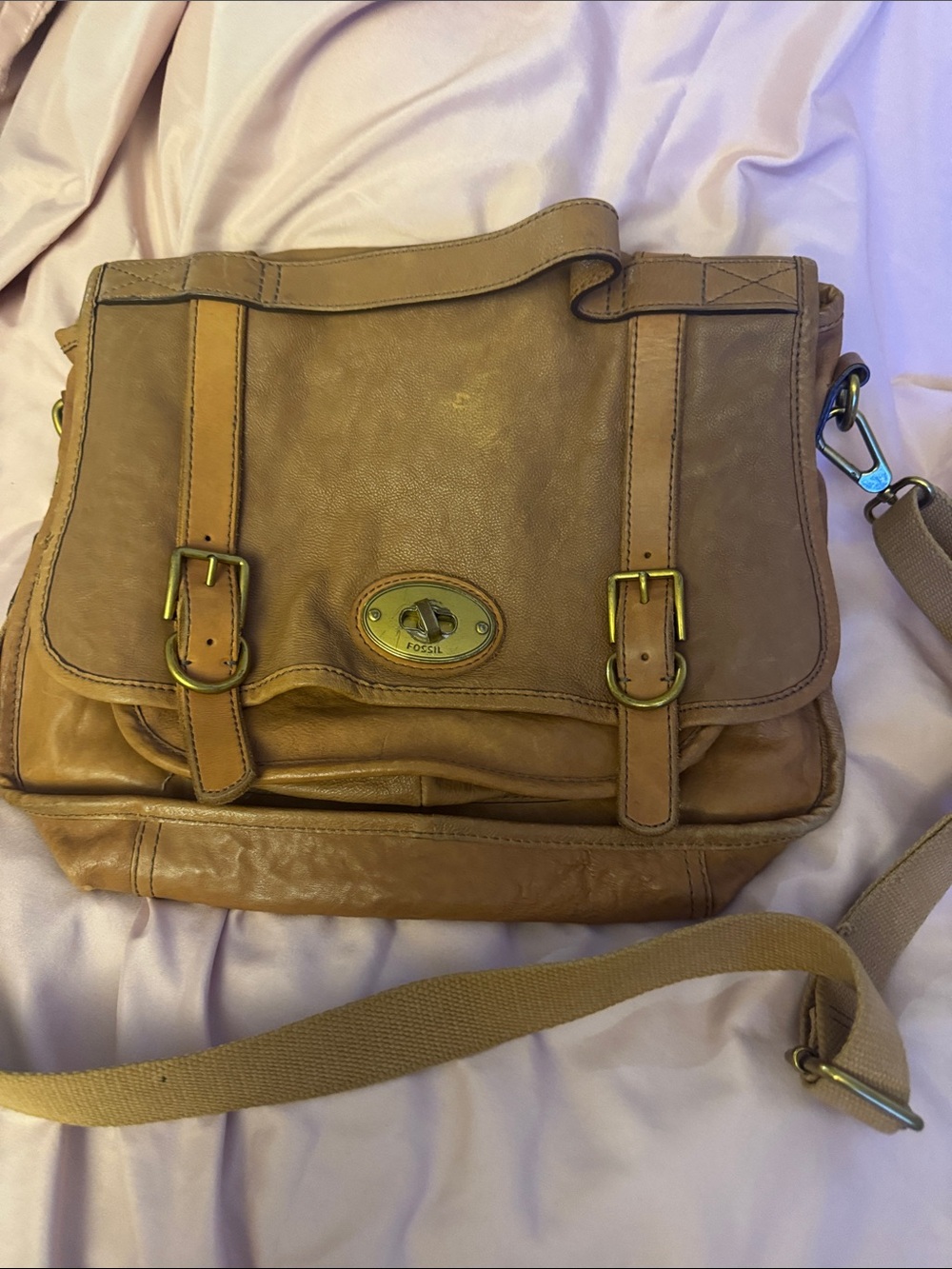 Fossil Men Women Unisex Leather Messenger Bag in Light Brown with Brass Hardware
